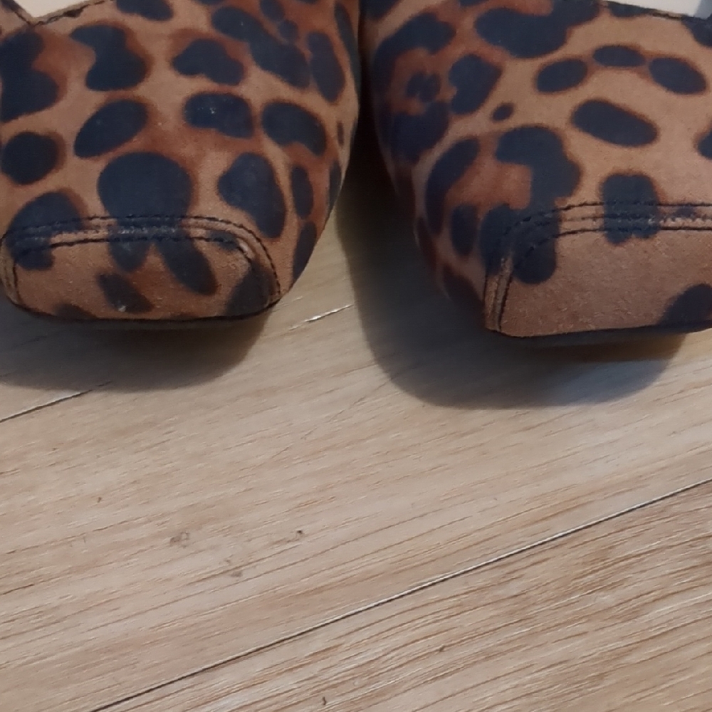 Jessica Simpson Leopard Print Ballet Flats with Black ElasticStraps - Picture 6 of 11